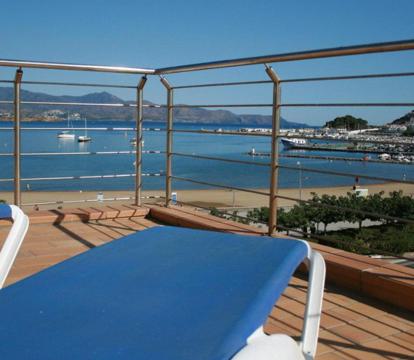 Descubre los hoteles más impresionantes de Port de la Selva con vistas al mar, disfruta de la brisa del mar y relájate en tus vacaciones perfectas.