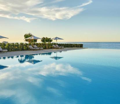 Descubre los hoteles más impresionantes de Estepona con vistas al mar, disfruta de la brisa del mar y relájate en tus vacaciones perfectas.
