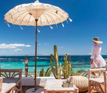 Descubre los hoteles más impresionantes de Es Pujols con vistas al mar, disfruta de la brisa del mar y relájate en tus vacaciones perfectas.