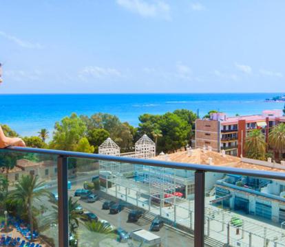 Descubre los hoteles más impresionantes de Denia con vistas al mar, disfruta de la brisa del mar y relájate en tus vacaciones perfectas.