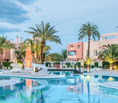 Descubre los hoteles más impresionantes de Oliva con vistas al mar, disfruta de la brisa del mar y relájate en tus vacaciones perfectas.