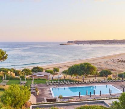 Descubre los hoteles más impresionantes de Sagres con vistas al mar, disfruta de la brisa del mar y relájate en tus vacaciones perfectas.