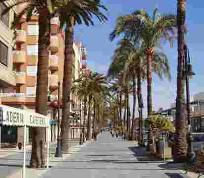 Immerse yourself in a captivating blend of stunning vistas, pristine shorelines, and a serene coastal ambiance in the best apartments in Grao de Castellón