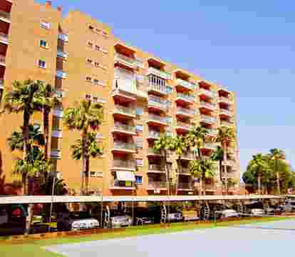 Immerse yourself in a captivating blend of stunning vistas, pristine shorelines, and a serene coastal ambiance in the best apartments in Benicàssim