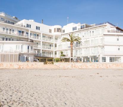 Descubre los hoteles más impresionantes de S'Illot con vistas al mar, disfruta de la brisa del mar y relájate en tus vacaciones perfectas.